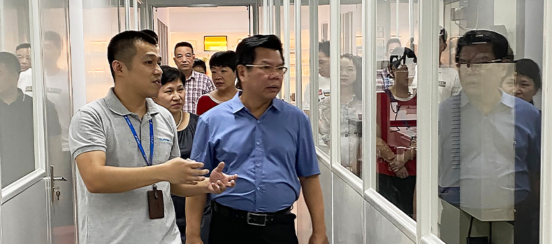 漳州市貿(mào)促會(huì)會(huì)長邱亞明一行蒞臨捌斗新材參觀調(diào)研